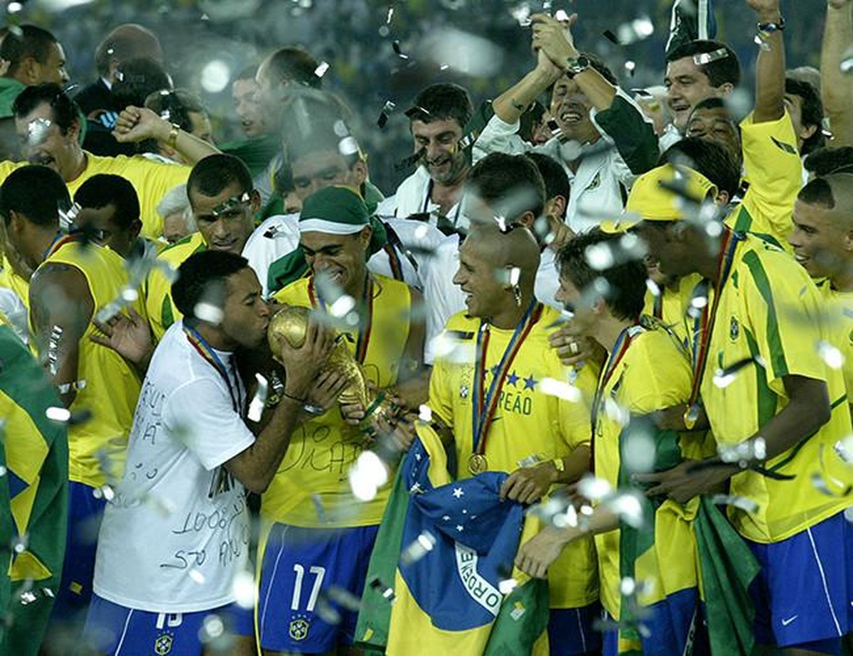 Copa do Mundo 2002: oito jogadores continuam ativos, mais de cem
